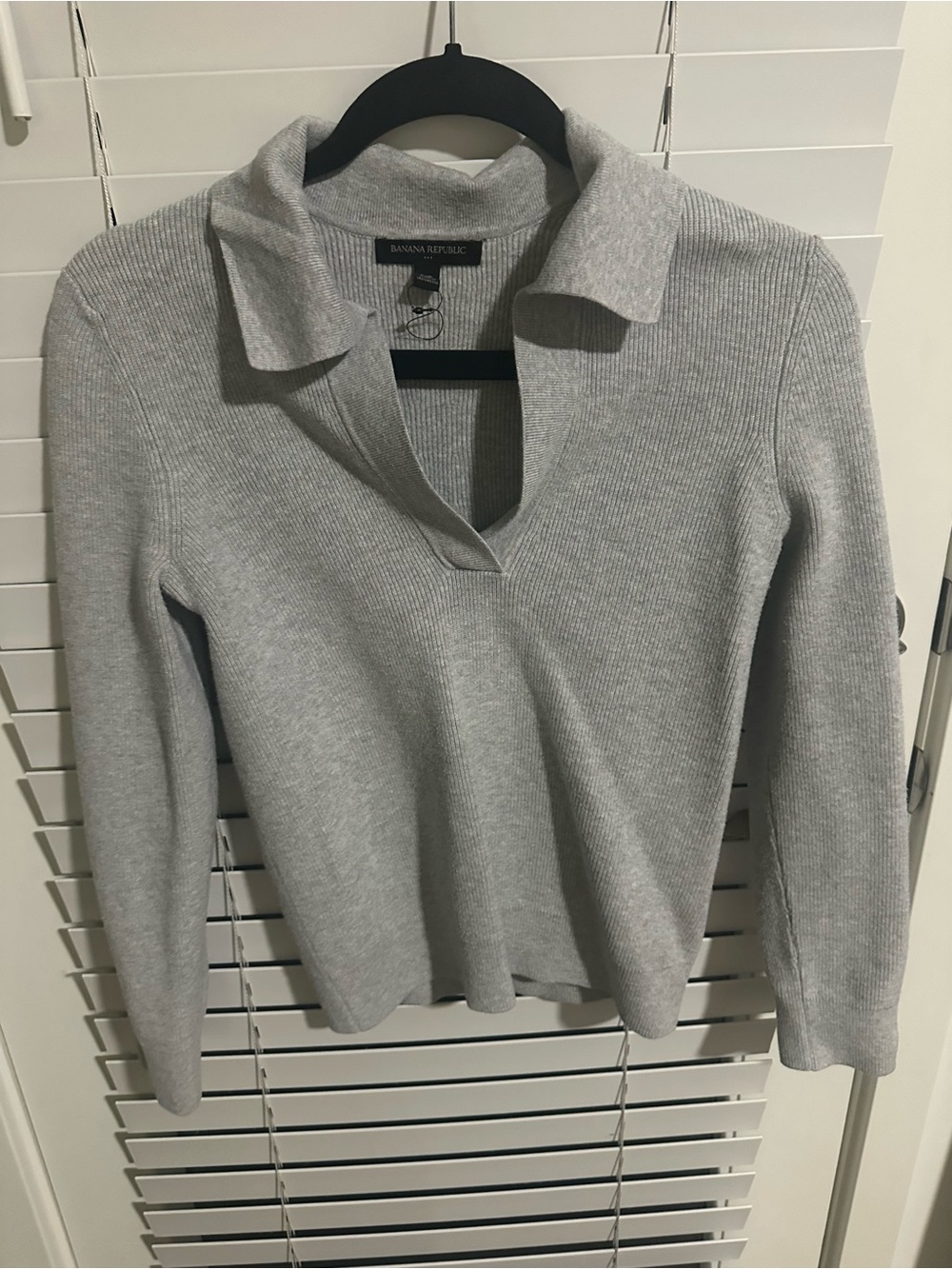 Banana Republic Heather Gray Ribbed V-Neck Collared Sweater